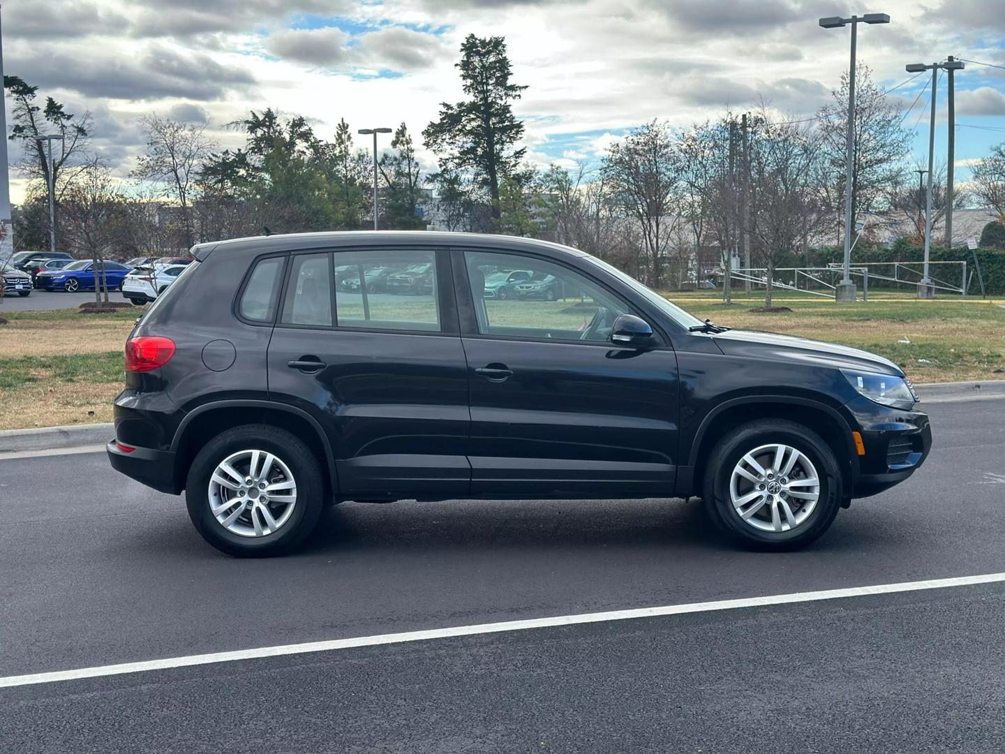 2014 Volkswagen Tiguan S photo 3