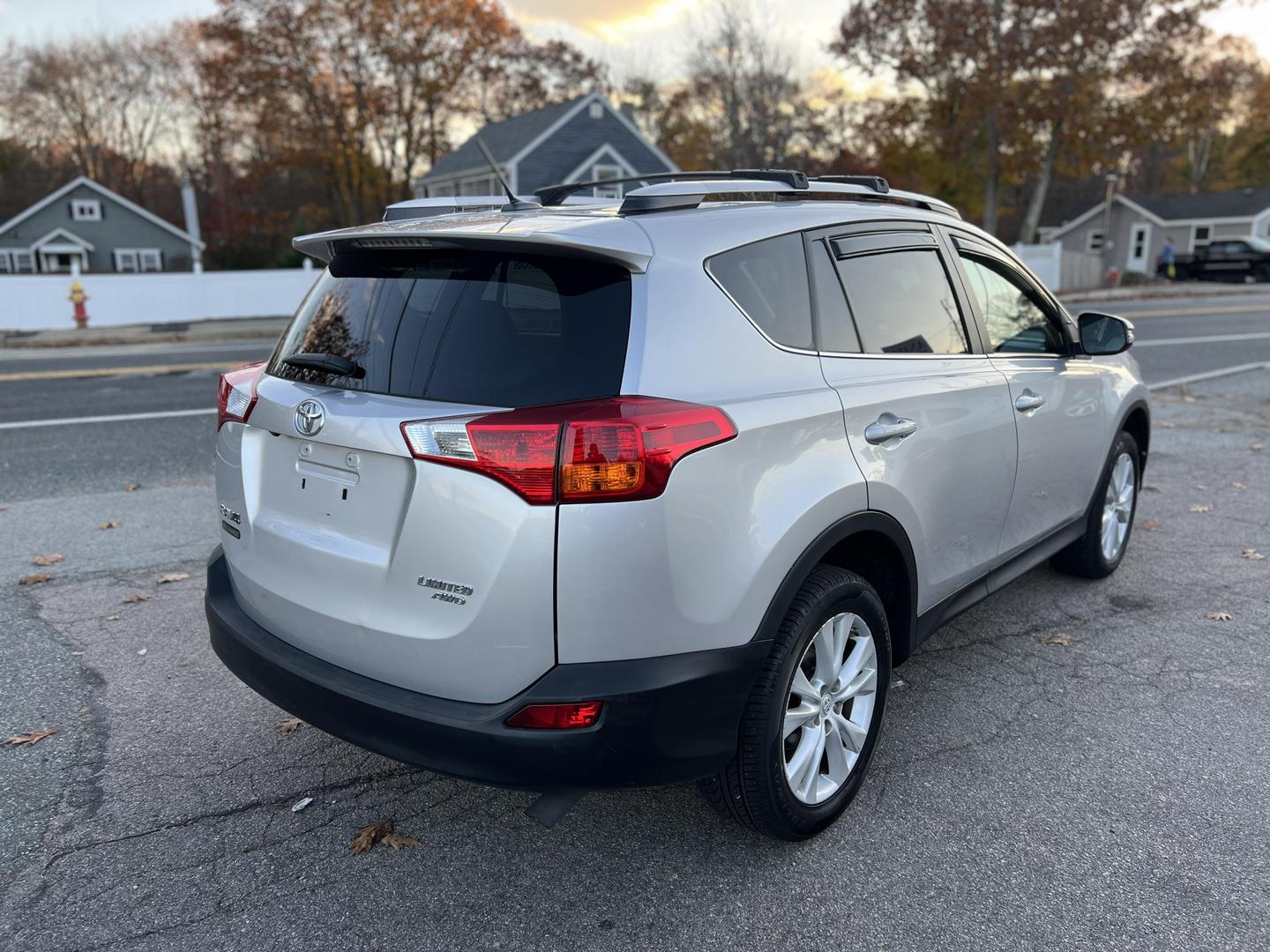 2015 Toyota RAV4 Limited photo 5