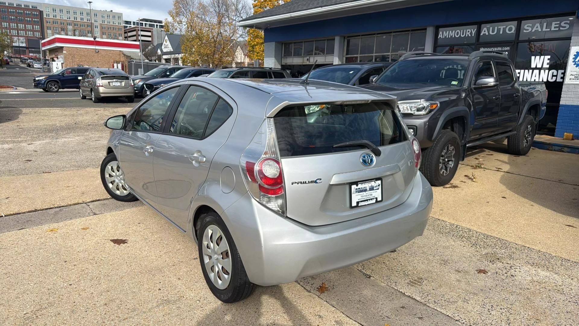 2012 Toyota Prius c One photo 11