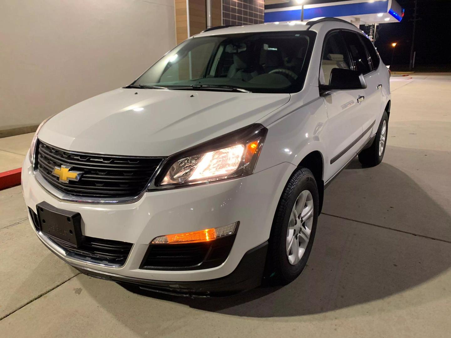 2017 Chevrolet Traverse LS photo 13