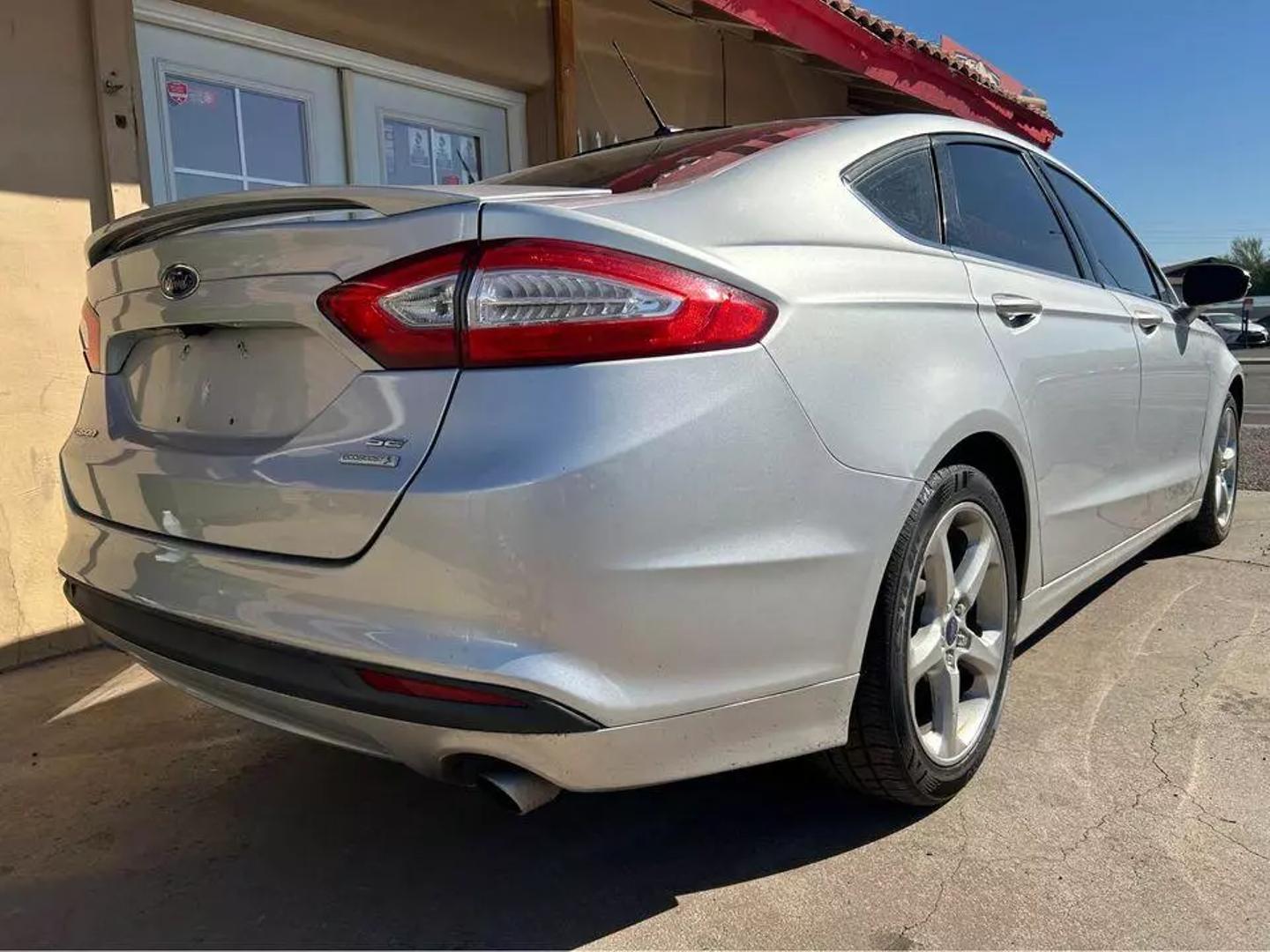 2016 Ford Fusion SE photo 4