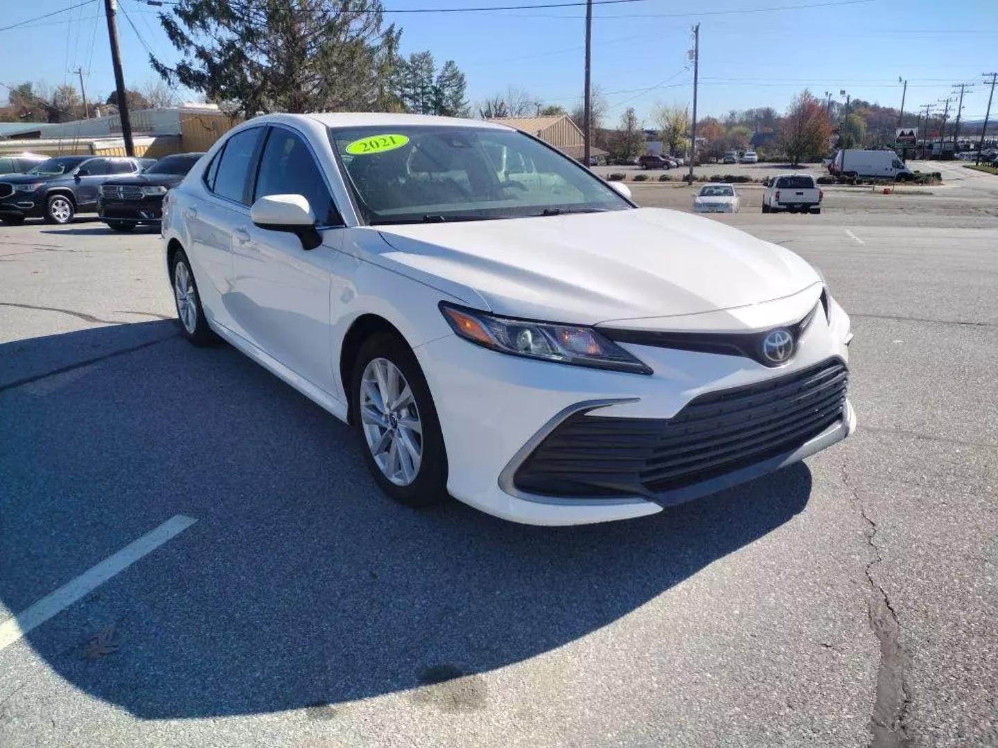 2021 Toyota Camry LE photo 3