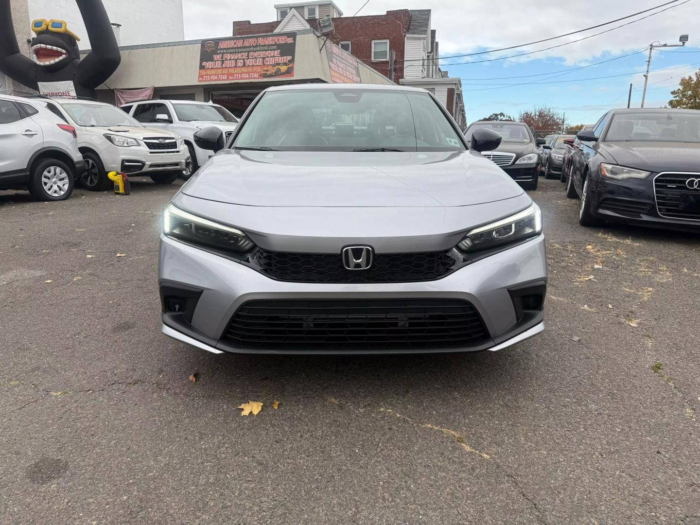 Showcasing the impressive features of the 2022 Honda Civic: a bold exterior, cutting-edge interior tech, and superior safety innovations for an exceptional drive.