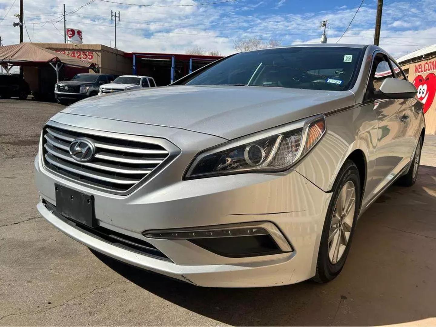 2015 Hyundai Sonata SE photo 2