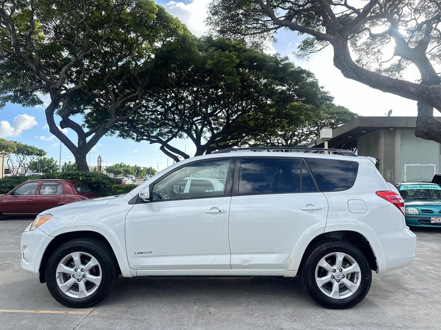 2010 Toyota RAV4 Limited photo 5