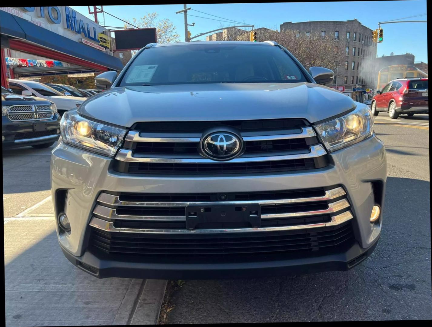 2017 Toyota Highlander Limited Platinum photo 2