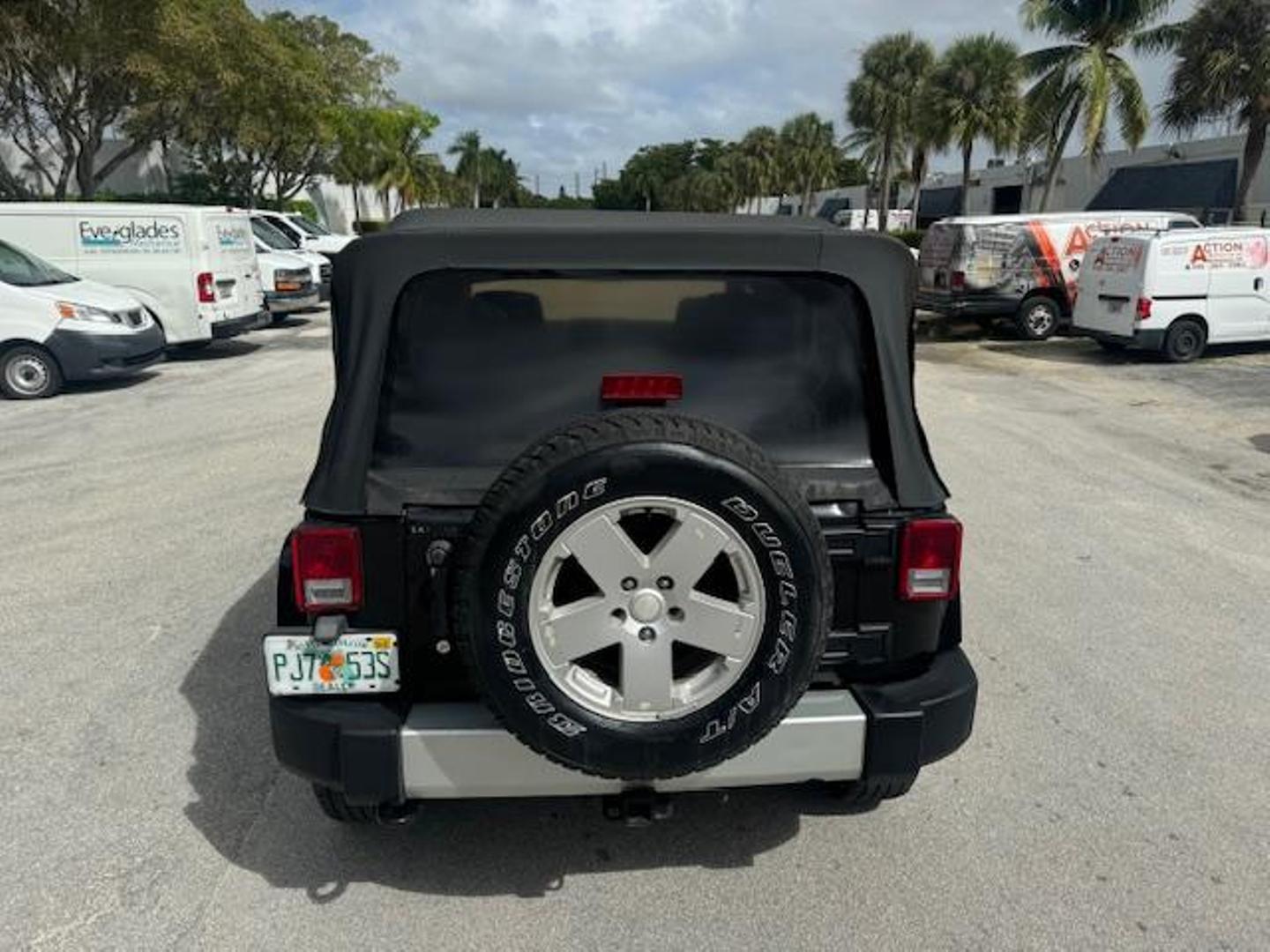 2012 Jeep Wrangler Unlimited Sahara photo 6