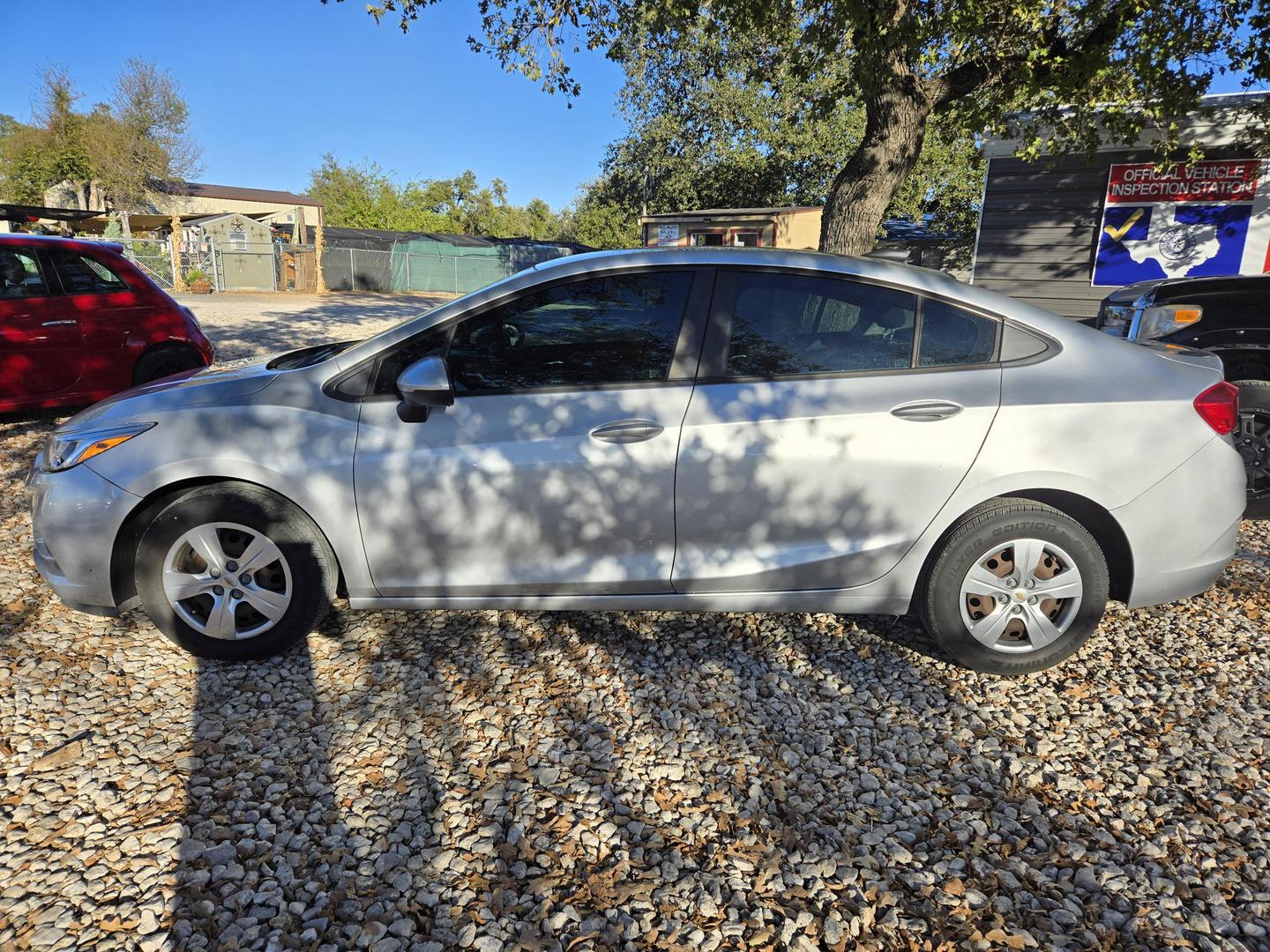 2017 Chevrolet Cruze LS photo 2