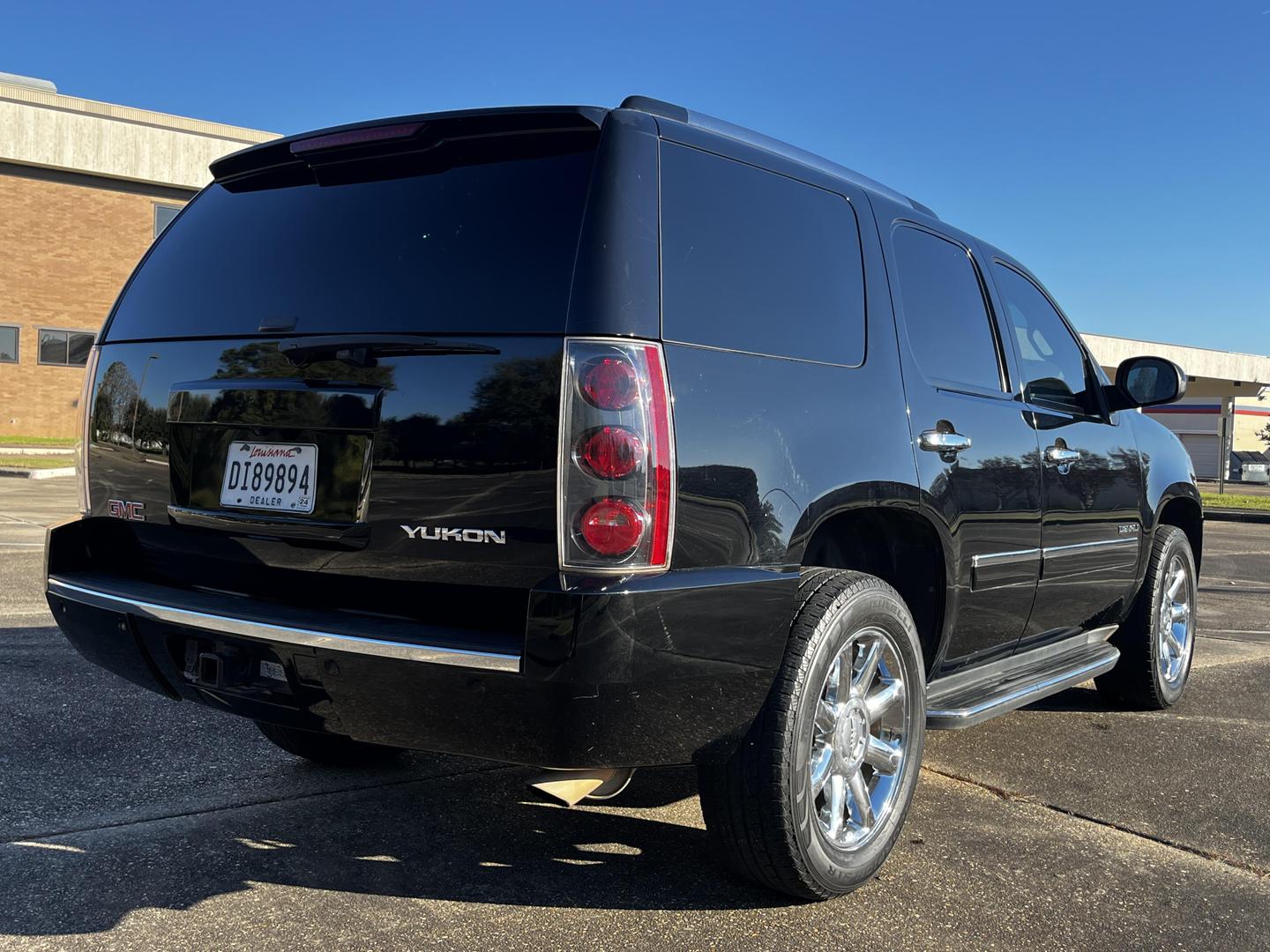 2011 GMC Yukon Denali photo 4