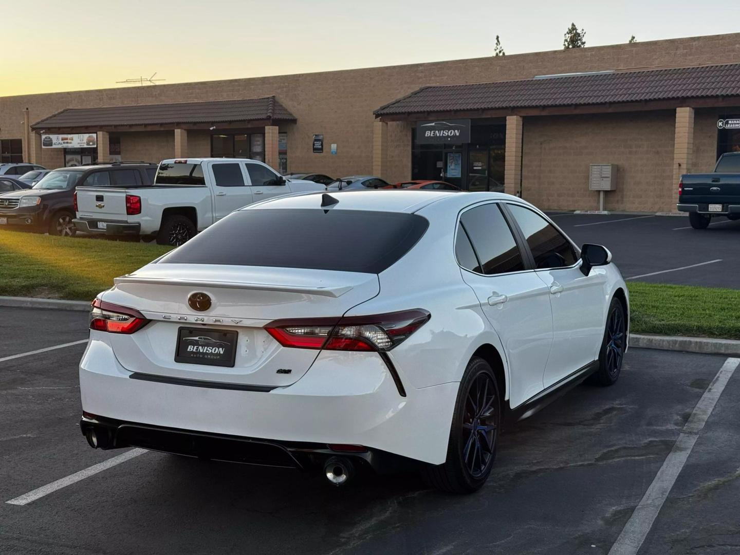 2021 Toyota Camry SE photo 5