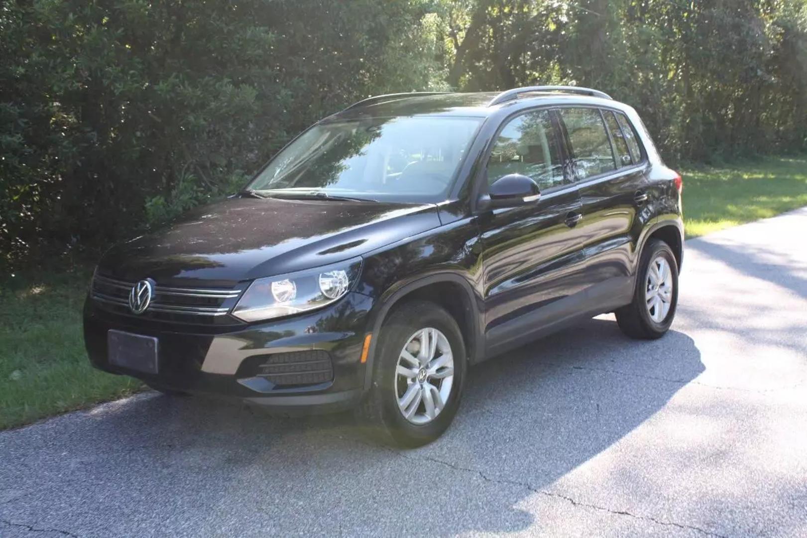 2016 Volkswagen Tiguan S photo 2