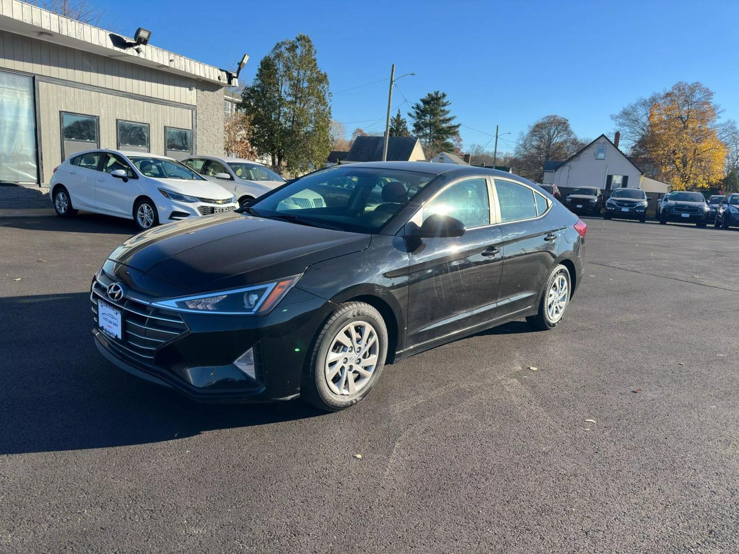 2019 Hyundai Elantra SE photo 2