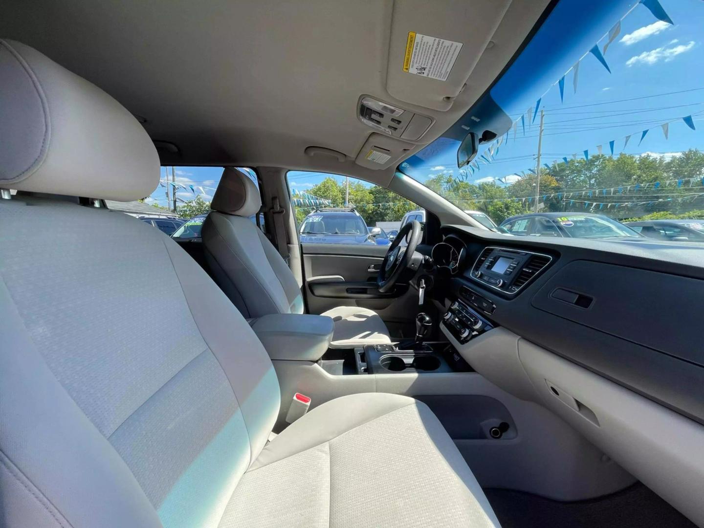 2016 Kia Sedona LX photo 67