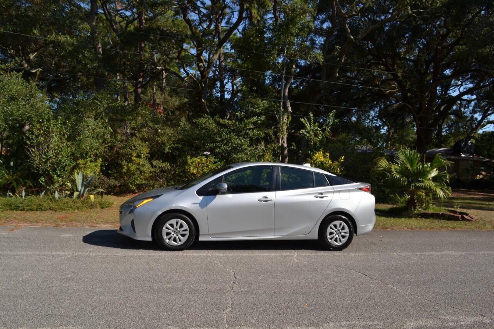 2018 Toyota Prius One photo 33