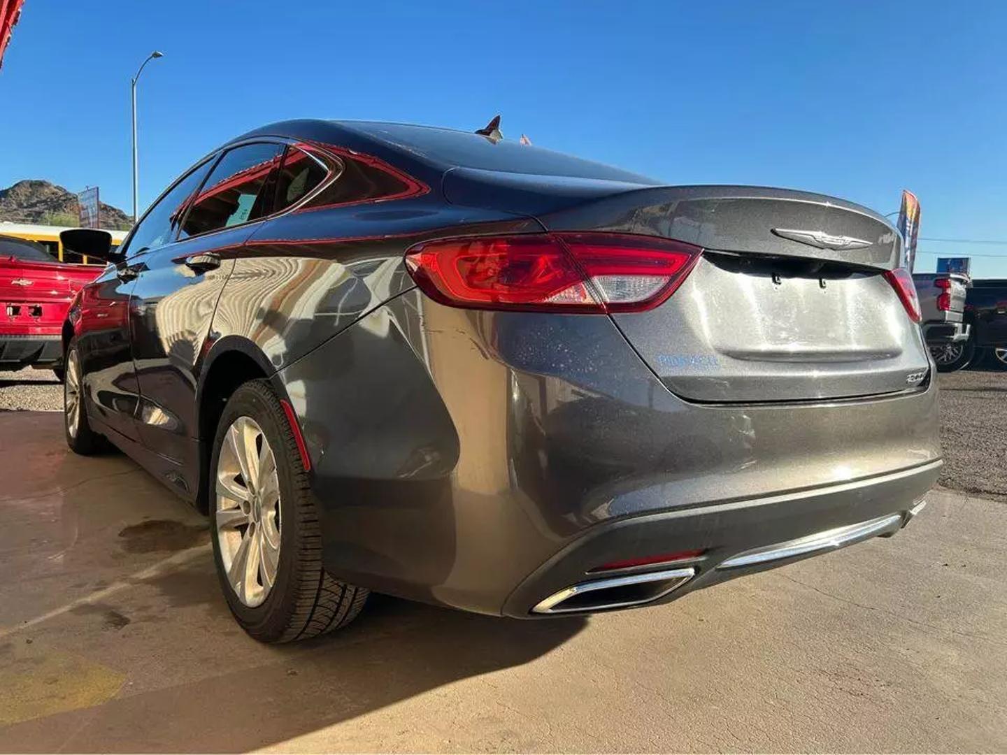 2016 Chrysler 200 Limited photo 3