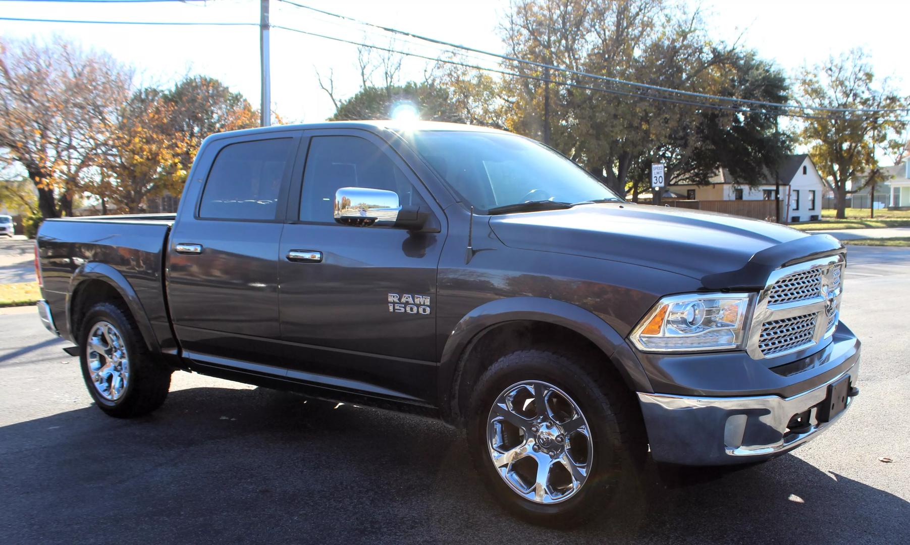 2017 RAM Ram 1500 Pickup Laramie photo 6