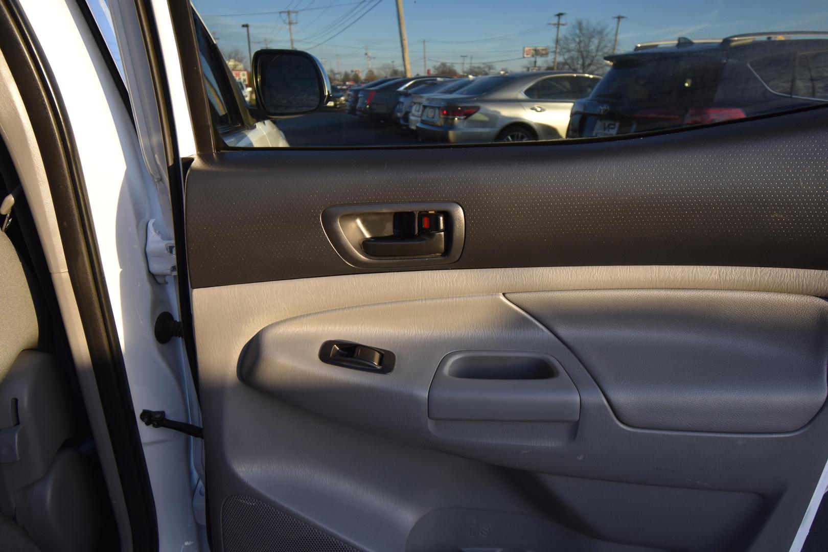 2014 Toyota Tacoma Base photo 19