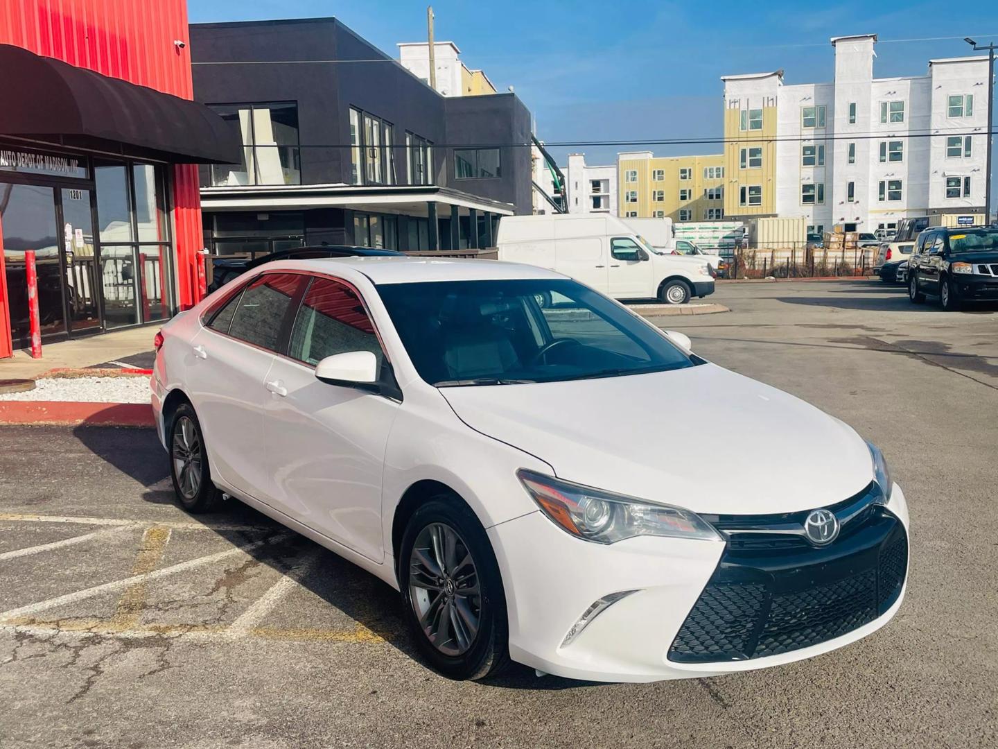 2015 Toyota Camry LE photo 4