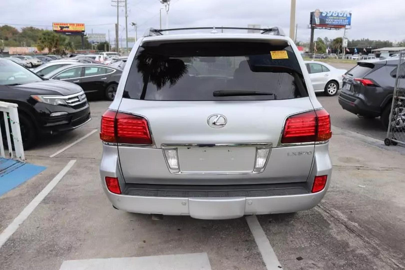 2011 Lexus LX 570 photo 6