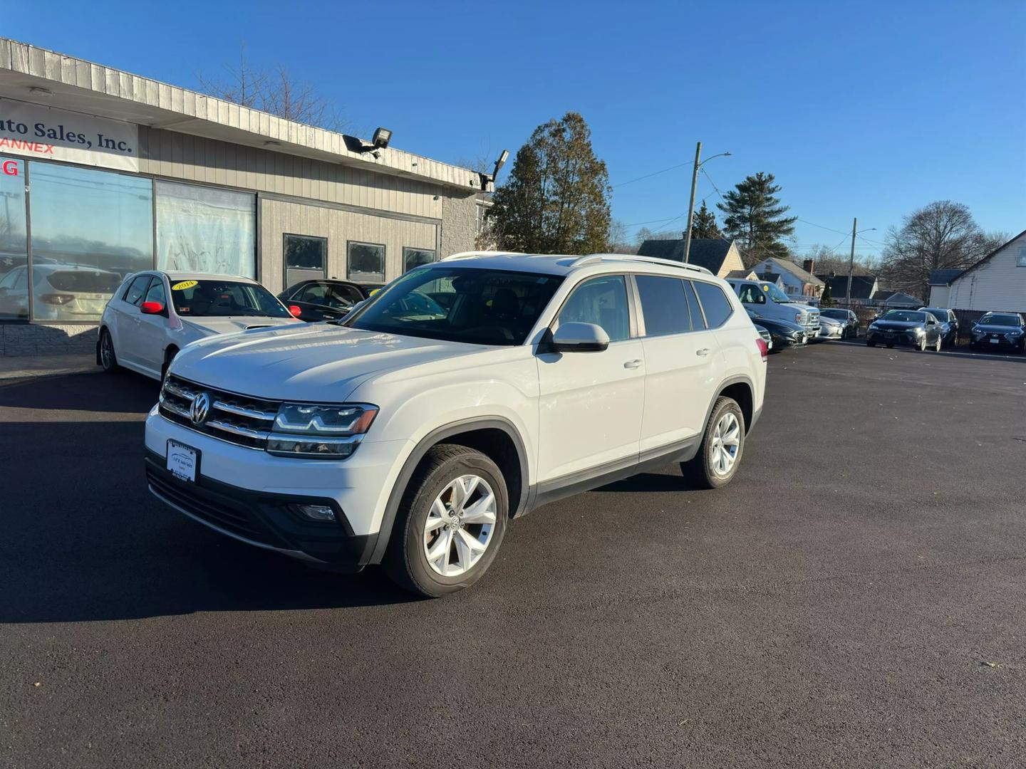 2018 Volkswagen Atlas SE photo 2