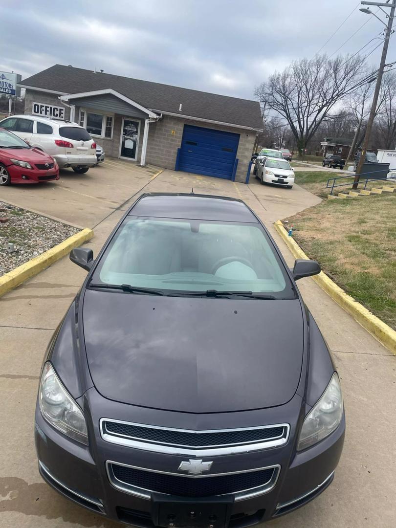 2011 Chevrolet Malibu 1LT photo 2