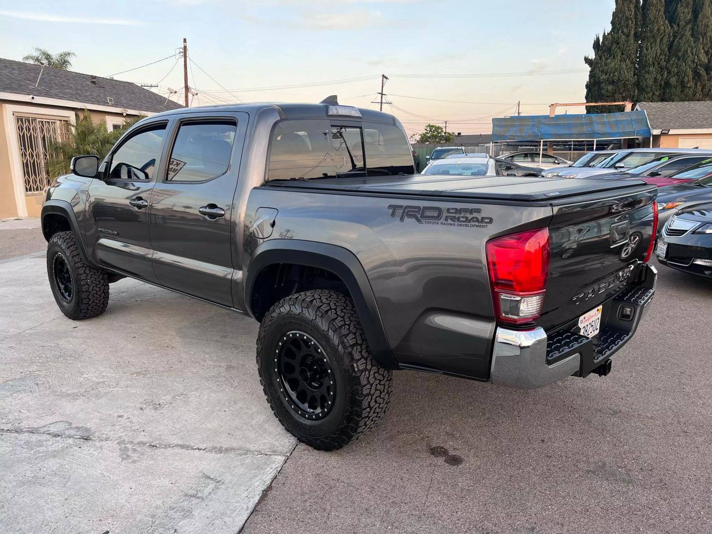 2017 Toyota Tacoma TRD Off Road photo 7