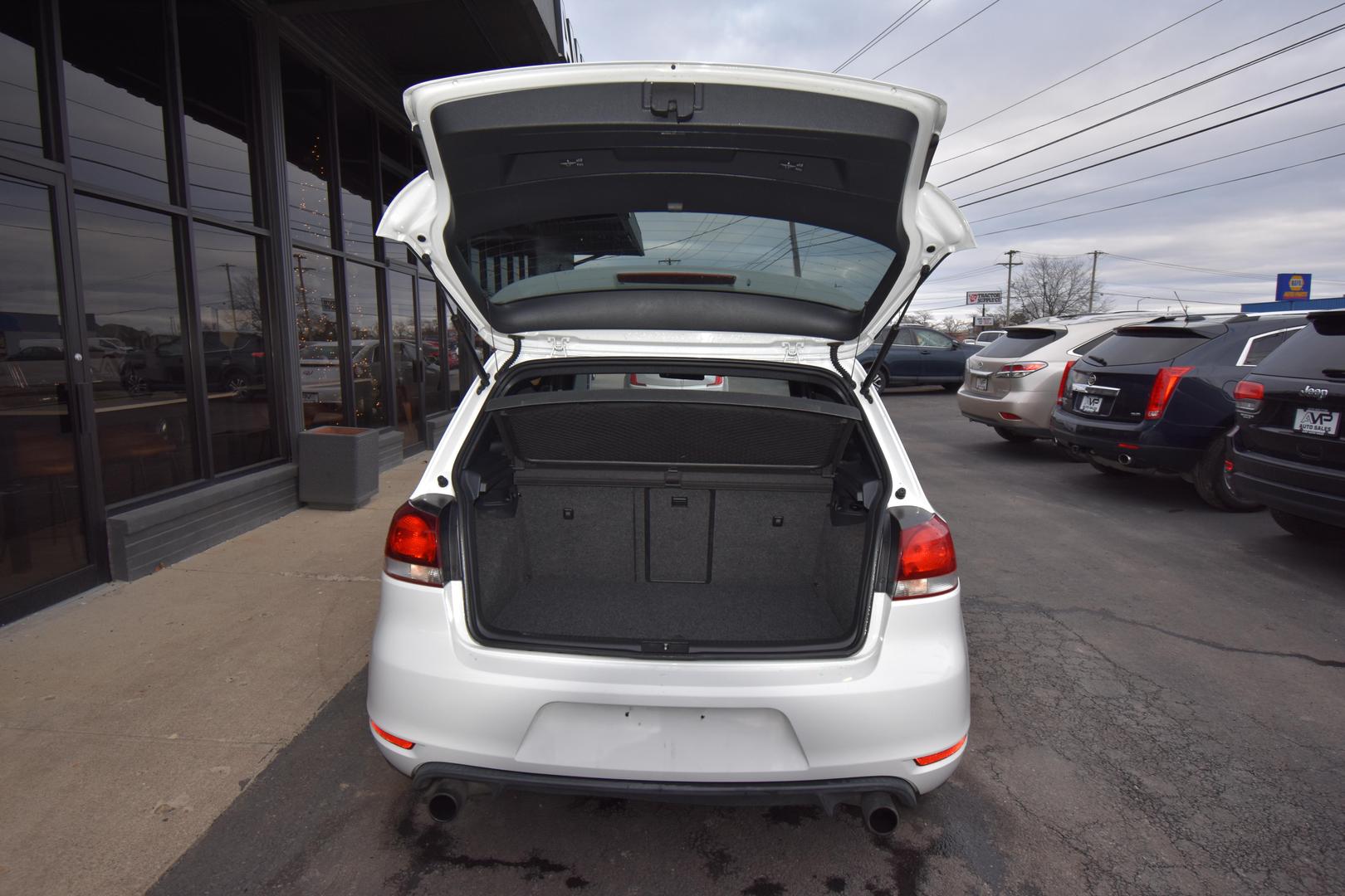 2010 Volkswagen GTI Base photo 21