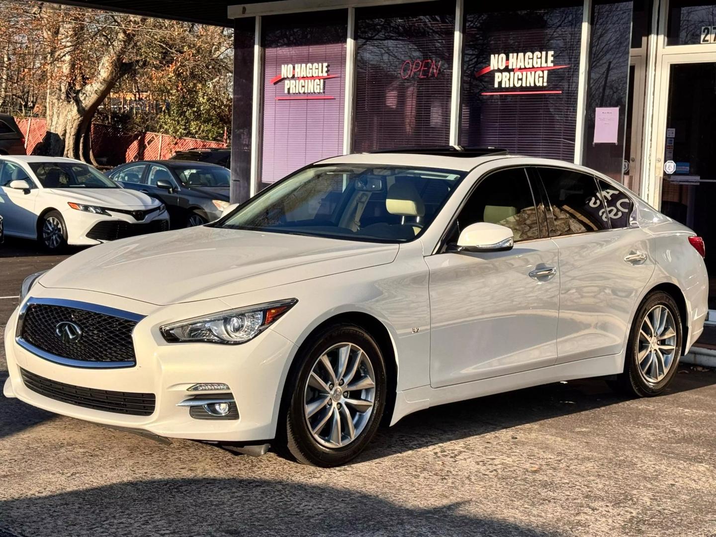 2015 INFINITI Q50 Premium photo 3