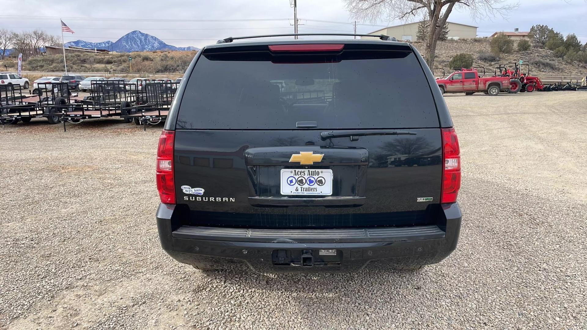 2011 Chevrolet Suburban LT photo 6