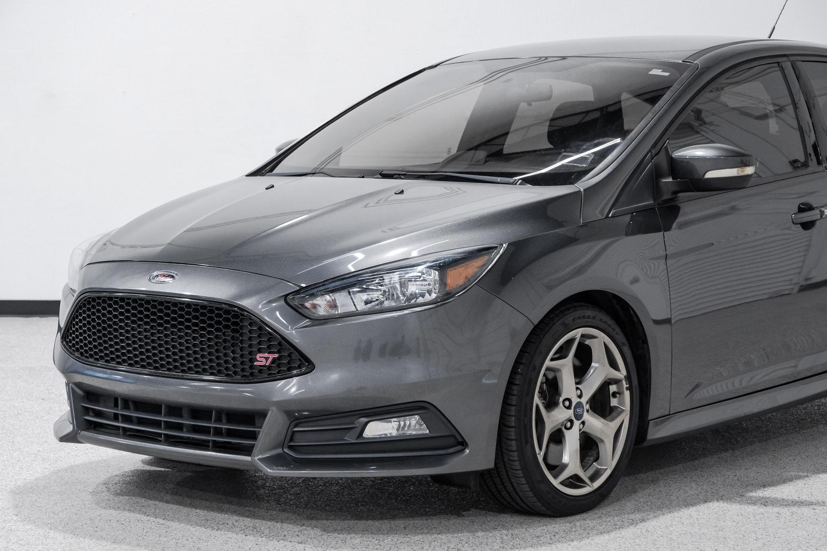 2017 Ford Focus ST photo 10