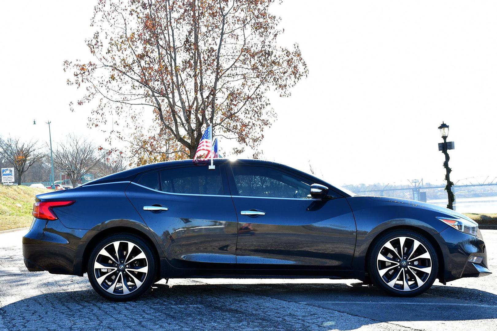 2016 Nissan Maxima SR photo 16