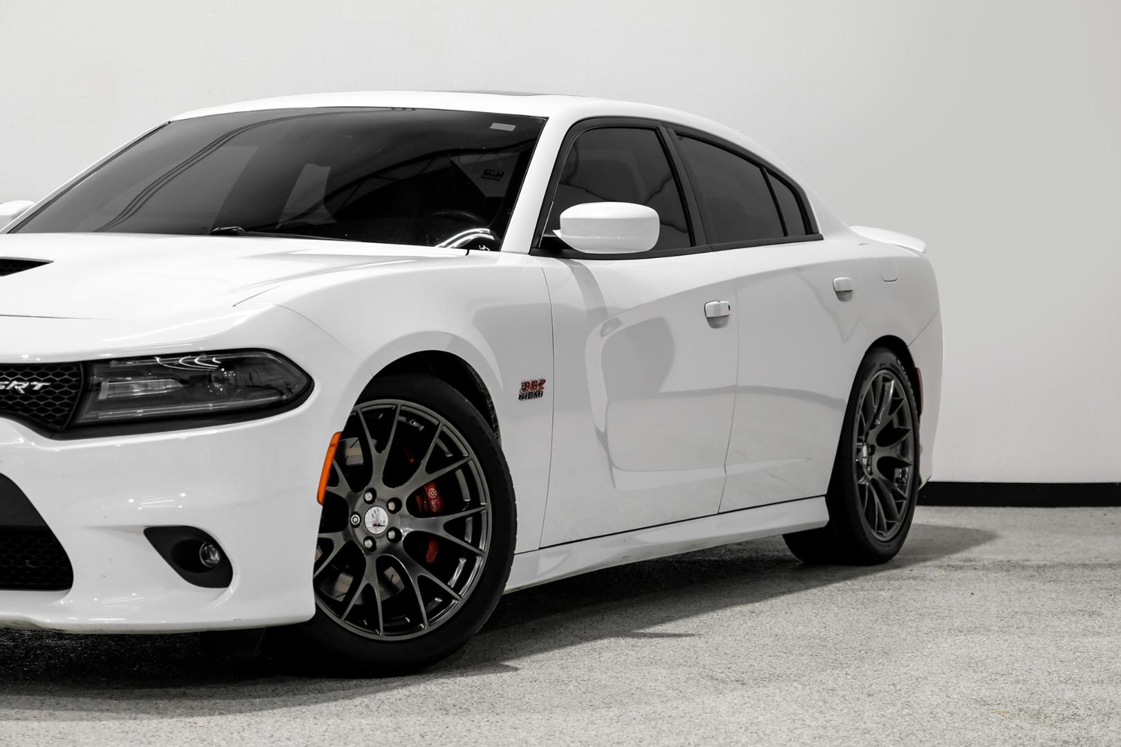 2016 Dodge Charger SRT 392 photo 11