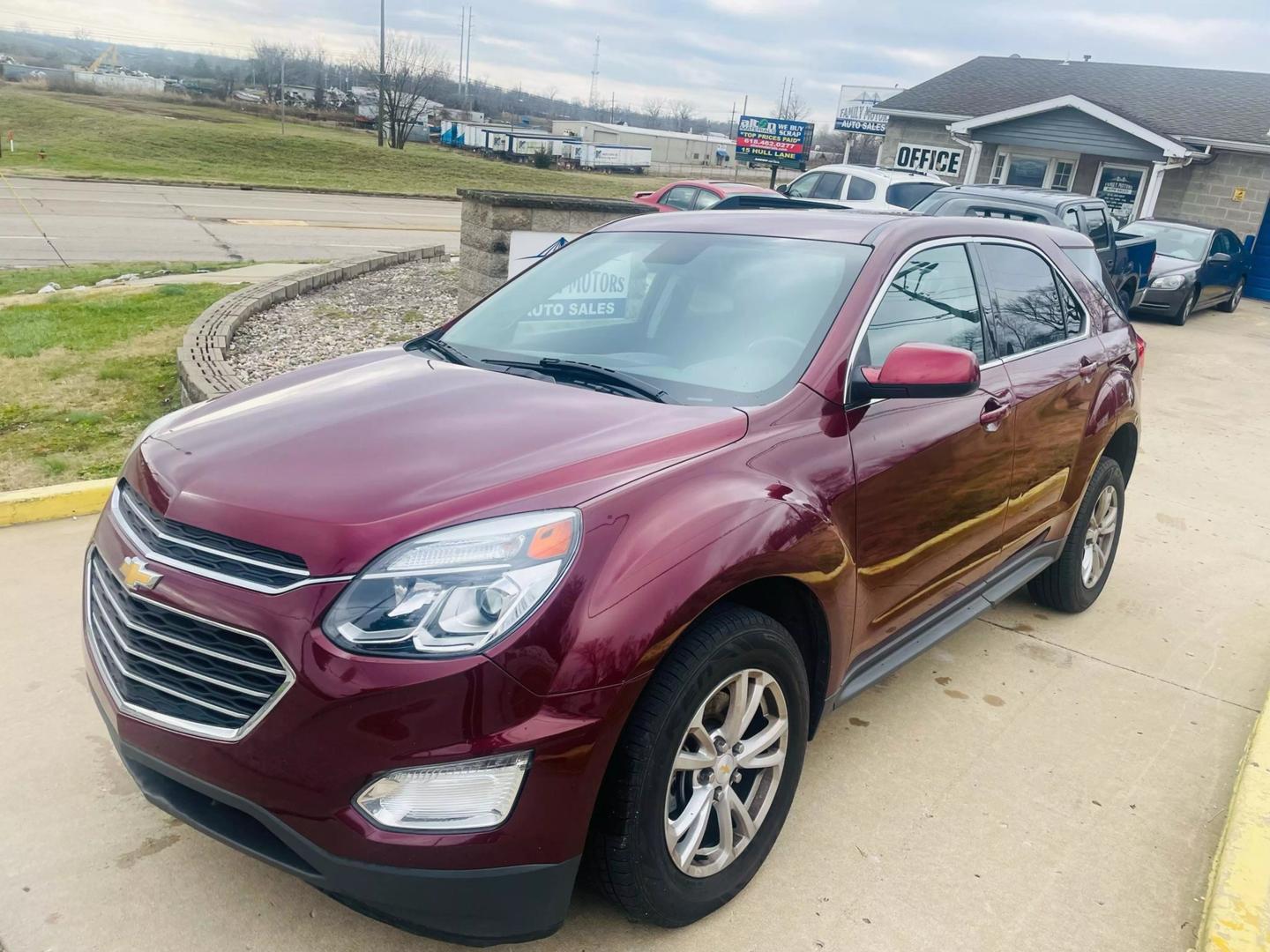 2017 Chevrolet Equinox LT photo 5