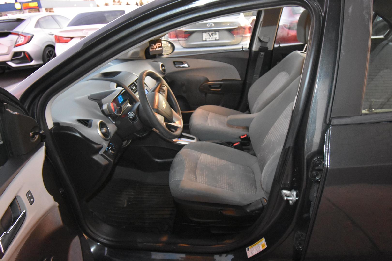 2014 Chevrolet Sonic LS photo 10