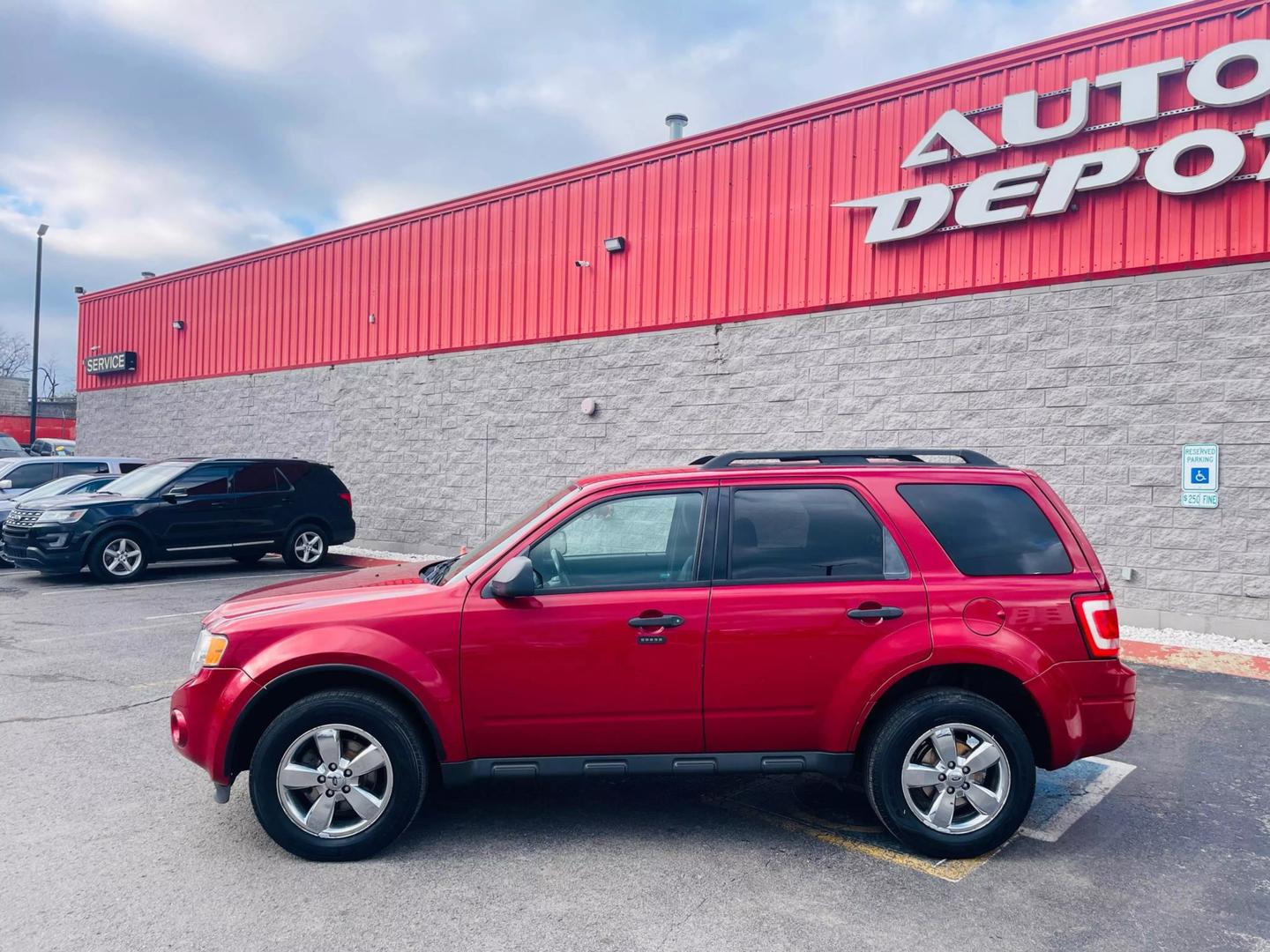 2011 Ford Escape XLT photo 9