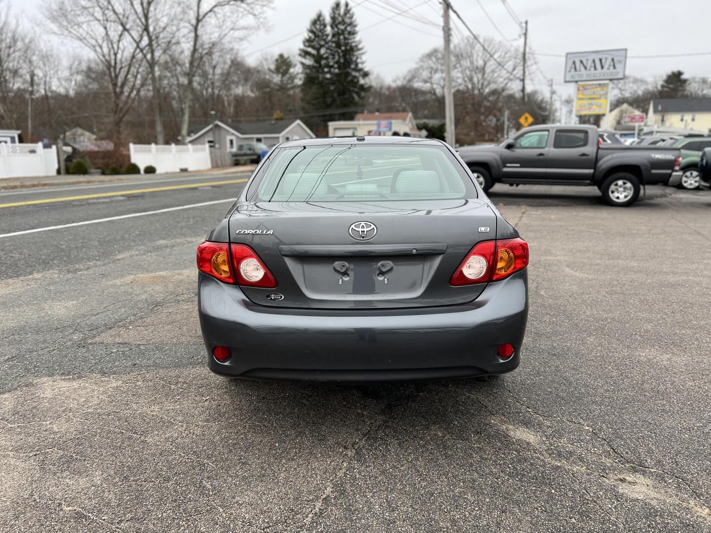 2010 Toyota Corolla LE photo 4