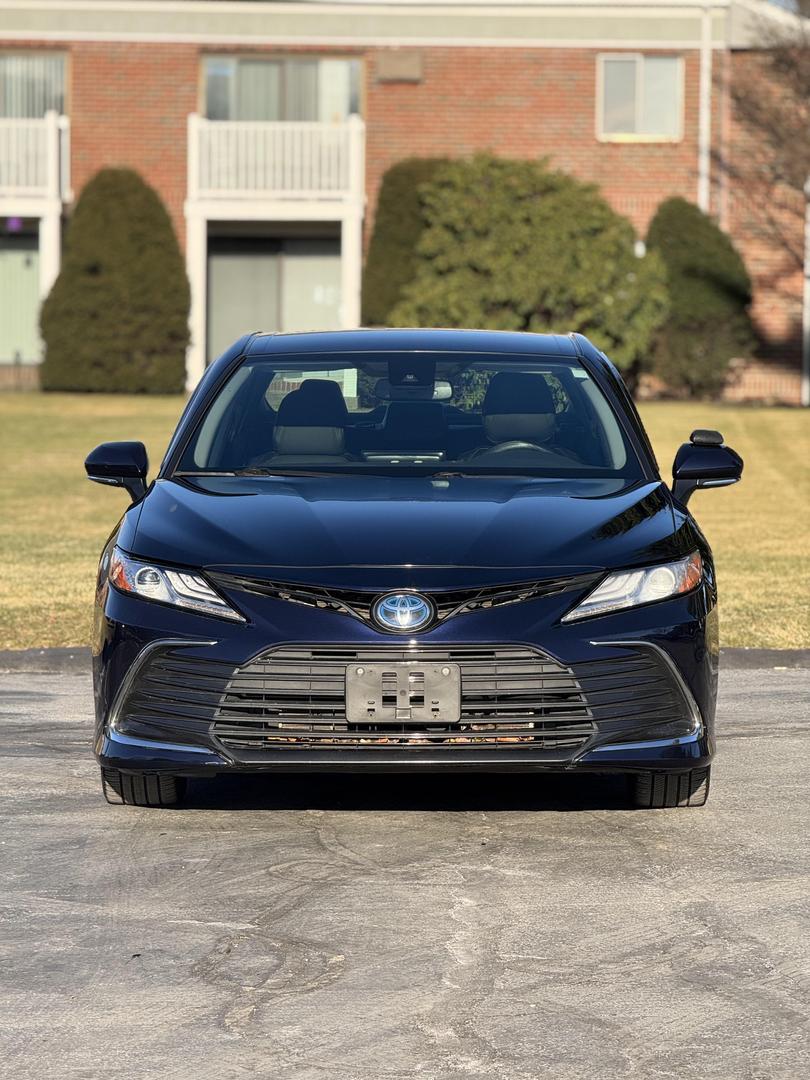 2022 Toyota Camry XLE photo 2