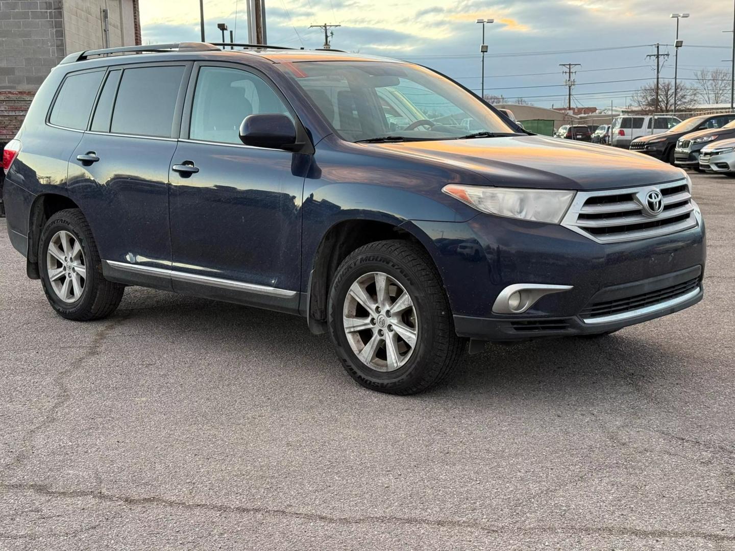 2013 Toyota Highlander Base photo 3