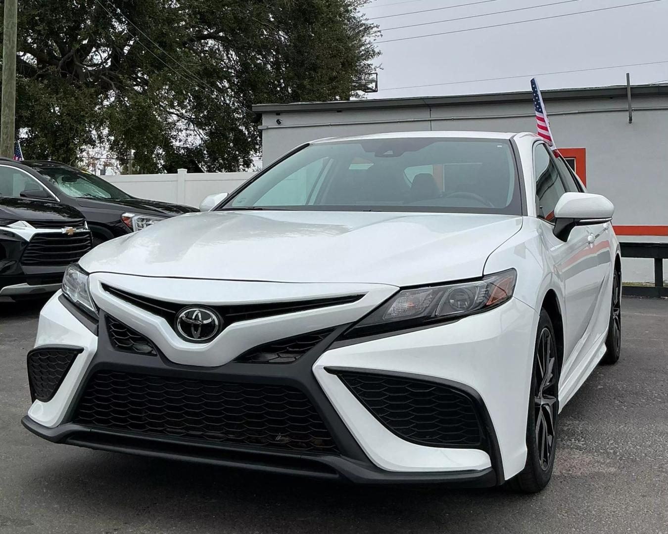 2022 Toyota Camry SE photo 4