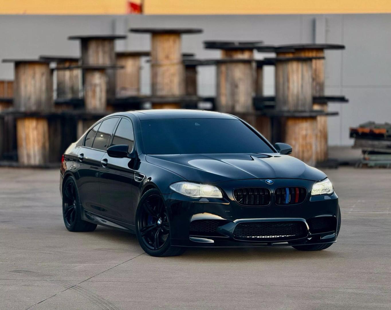 2015 BMW M5 Sedan Base photo 2