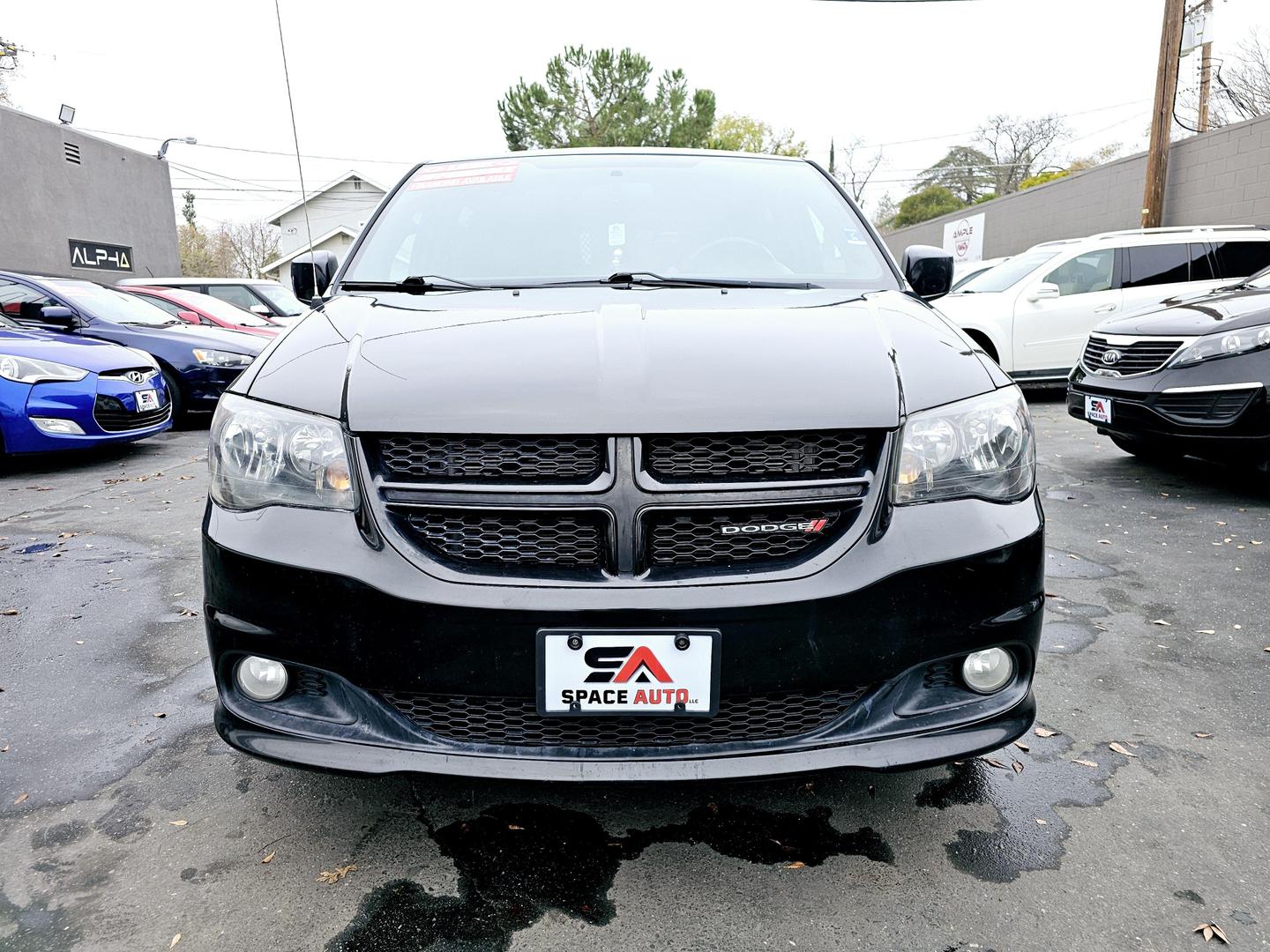 2016 Dodge Grand Caravan R/T photo 2