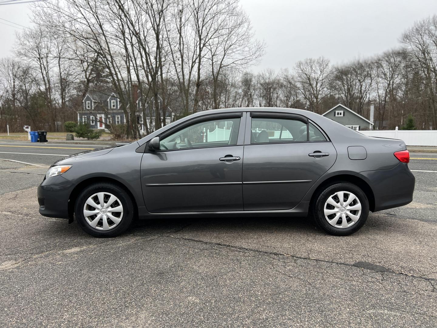 2010 Toyota Corolla LE photo 2