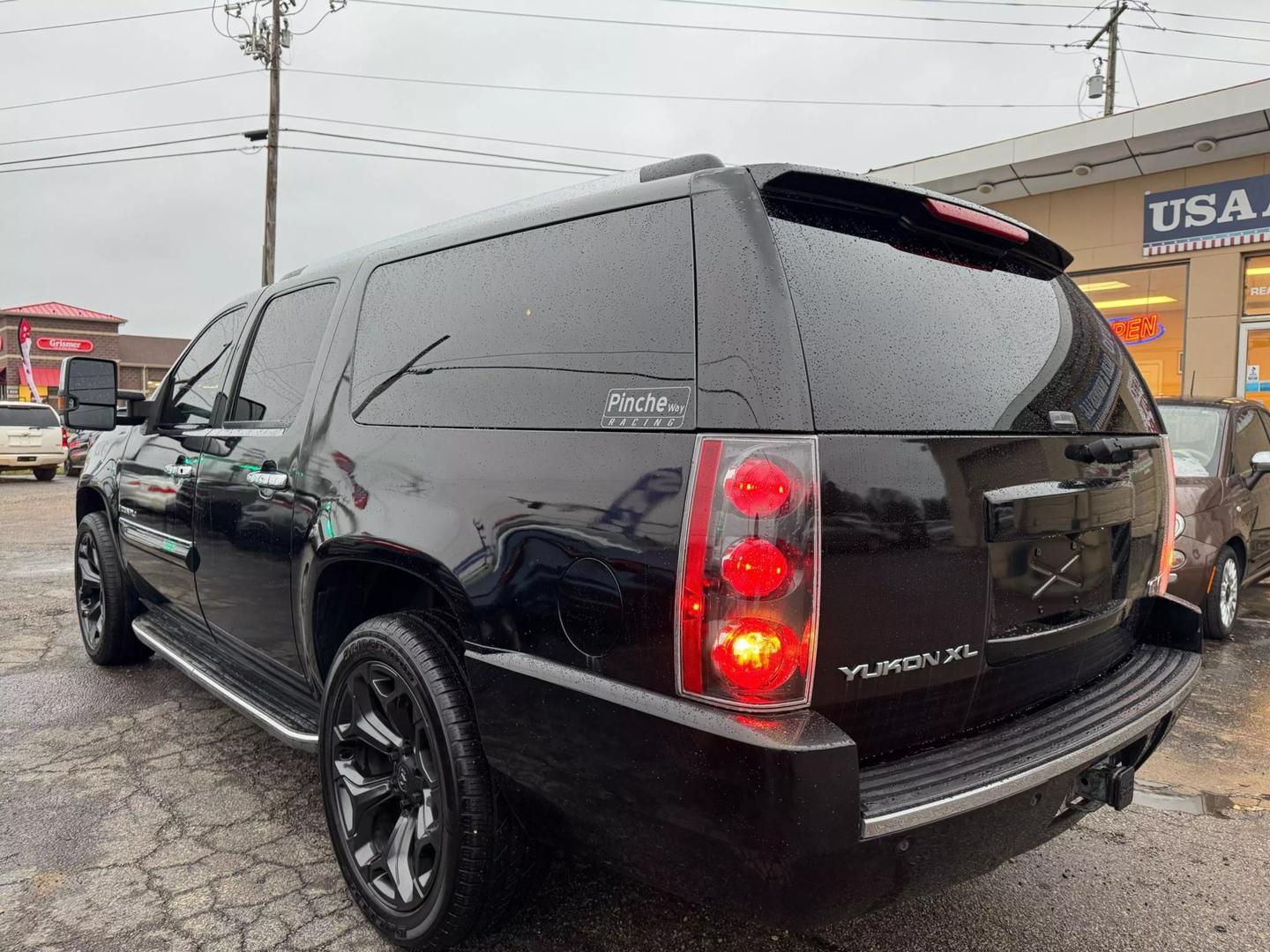 2007 GMC Yukon XL Denali photo 4