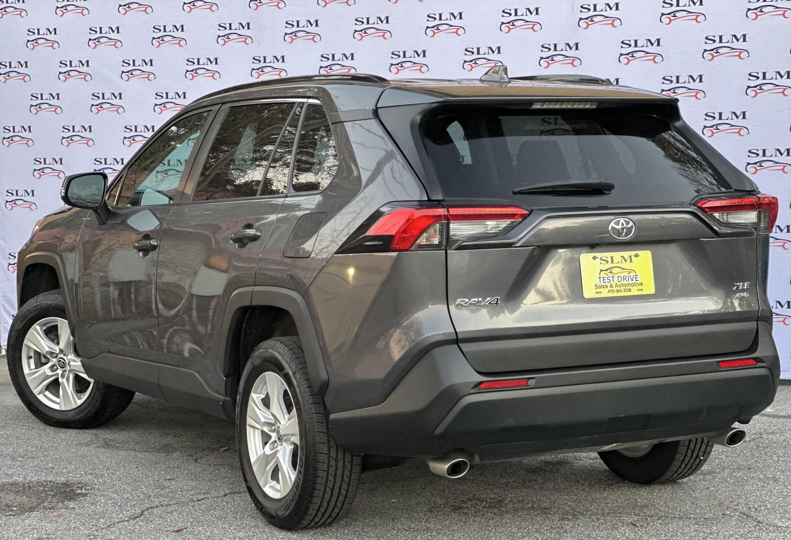 2021 Toyota RAV4 XLE photo 14