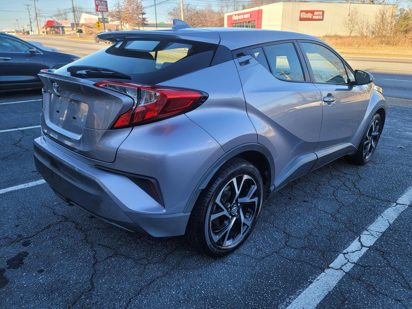 2019 Toyota C-HR XLE photo 5