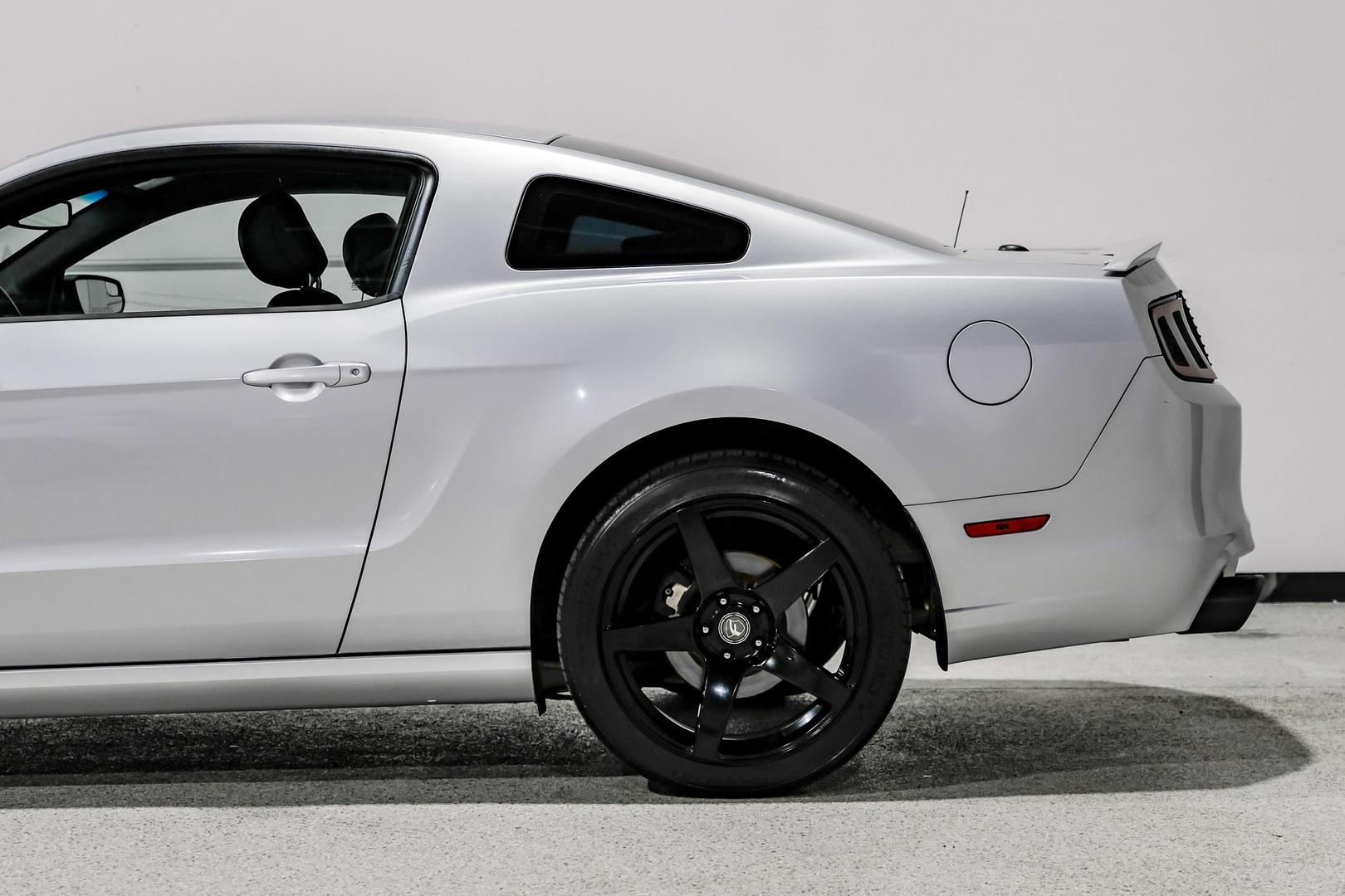 2013 Ford Mustang GT photo 15