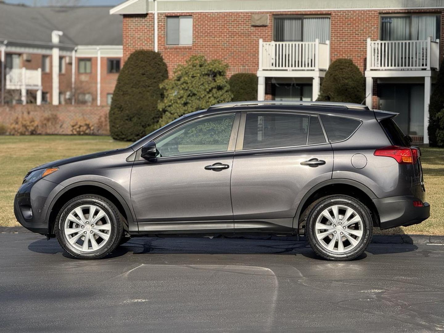 2014 Toyota RAV4 Limited photo 7