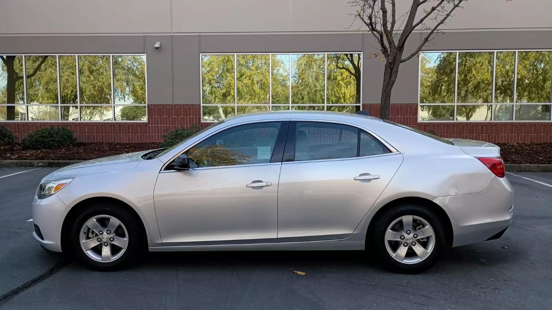 2013 Chevrolet Malibu 1LS photo 4