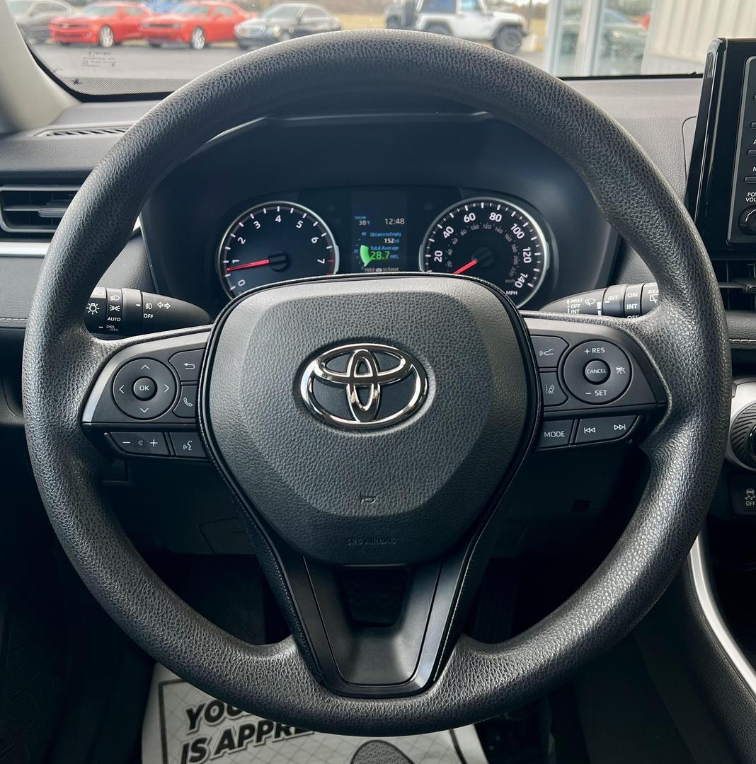 2021 Toyota RAV4 XLE photo 16