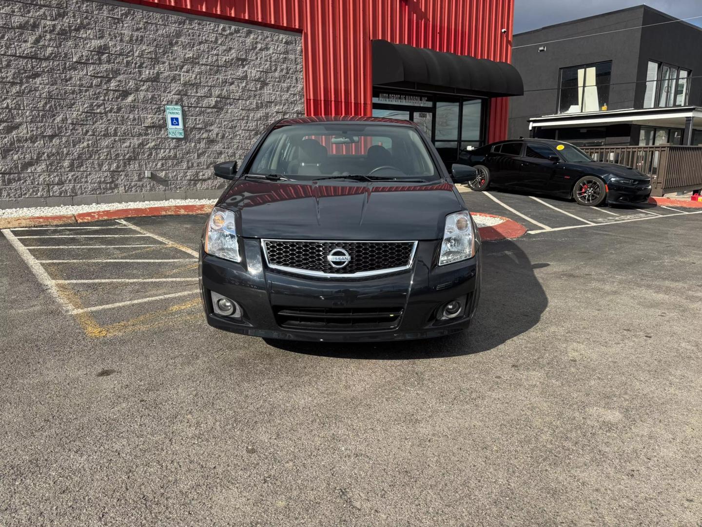 2009 Nissan Sentra SE-R photo 2